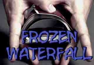 Frozen Waterfall de Mathieu Bich est un effet ou une cascade de carte s'arrète juste sur la carte choisie